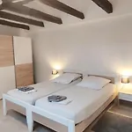 Central Apartments Apartament Pula
