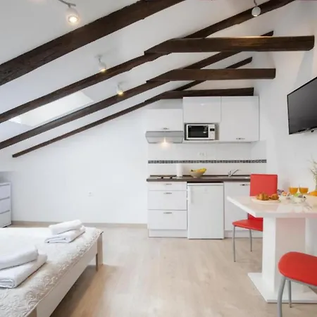 Central Apartments * Póla