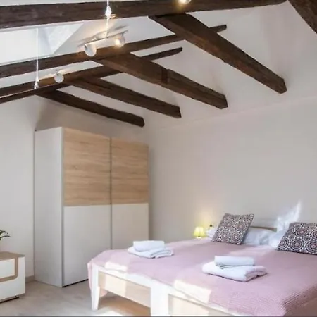 Central Apartments Daire Pula