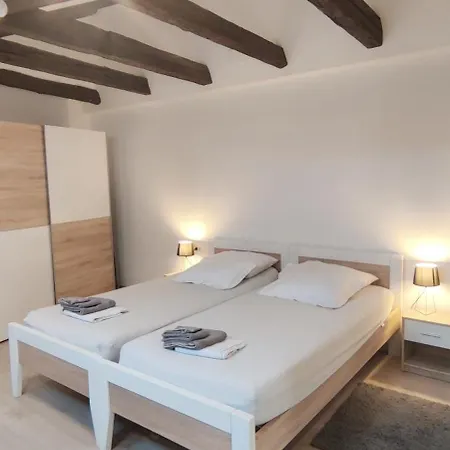 Central Apartments Daire Pula