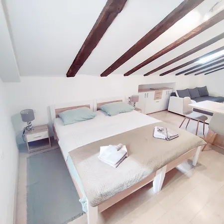 アパート Central Apartments